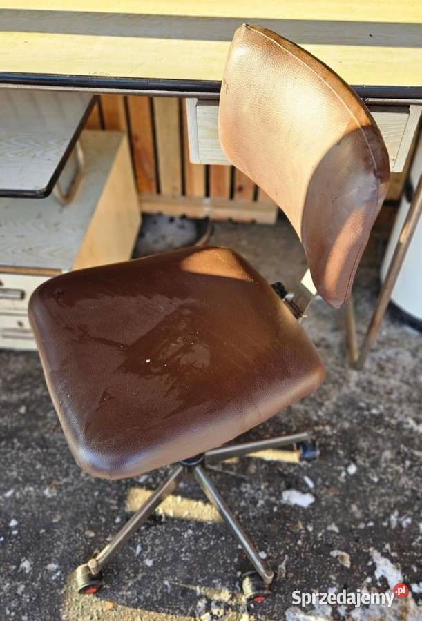 biurko medyczne fotel na kółkach PRL Wyszecino