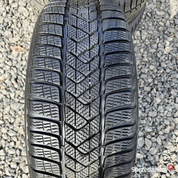 Sprzedam opony zimowe pirelli r18 Samochodowe Lubin