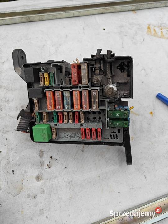 Skrzynka bezpieczników peugeot 206 wyposażenie elektryczne Łagów