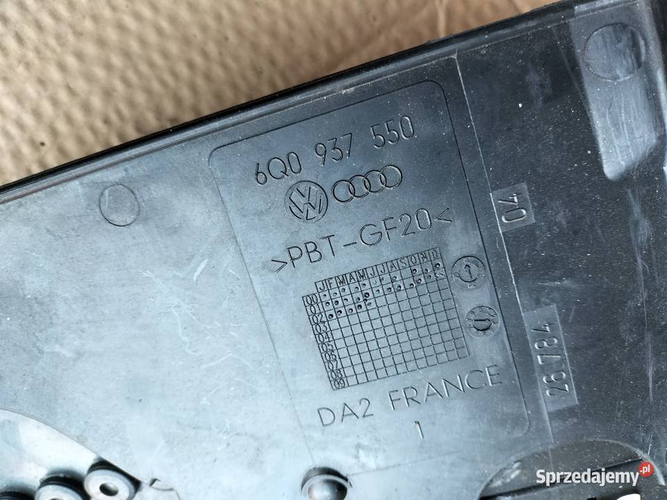 VW POLO MK4 9N 12 SKRZYNKA BEZPIECZNIKÓW OSŁONA sprzedam