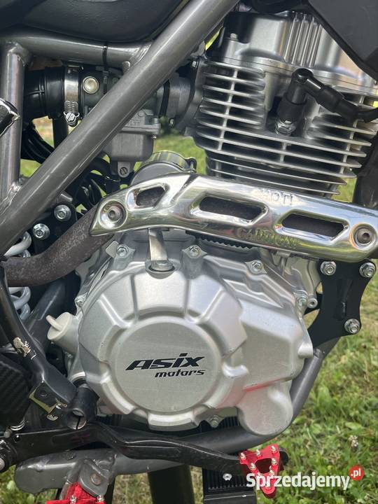 Asix defender 150 xb72 doinwestowany pierwszy właściciel Strzyżewice