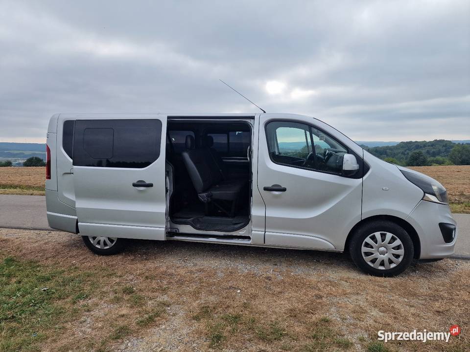 Wynajem busa 9osobowego Opla Vivaro Transport Wynajem pojazdów podkarpackie