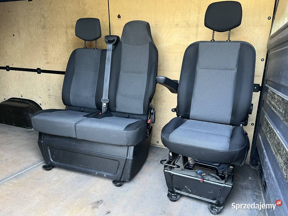 Komplet foteli jedynka i dwójka Renault Master Rok produkcji 2021 Wyposażenie wnętrza Poddębice