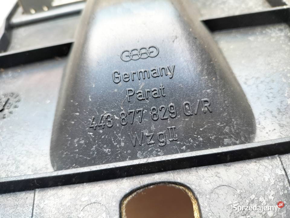 AUDI 80 B3 80B3 443877829QR LAMPKA PODSUFITKI Oświetlenie kabiny