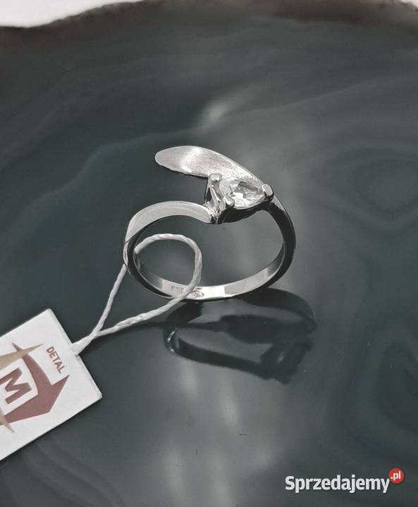 30Pierścionek r13 srebrny z cyrkonią w kształcie wielkopolskie Poznań