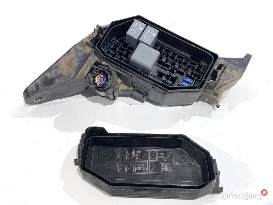 SKRZYNKA BEZPIECZNIKÓW TOYOTA CHR 82662F4030 Części samochodowe