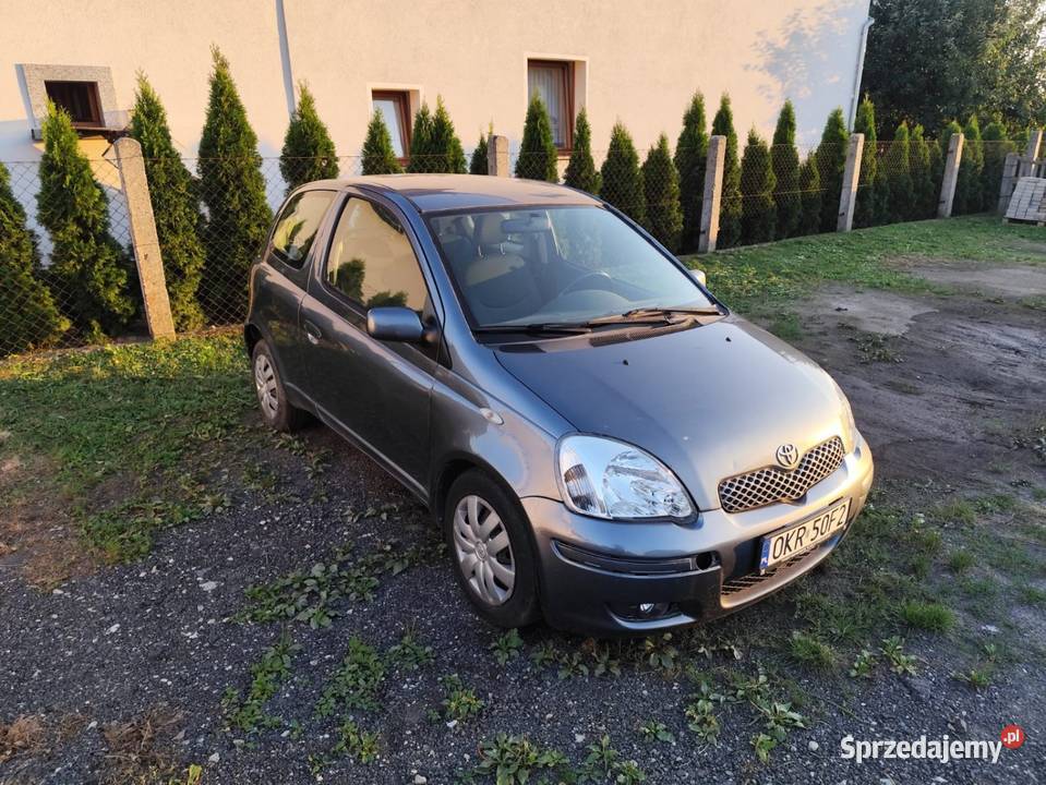 Toyota Yaris uszkodzony