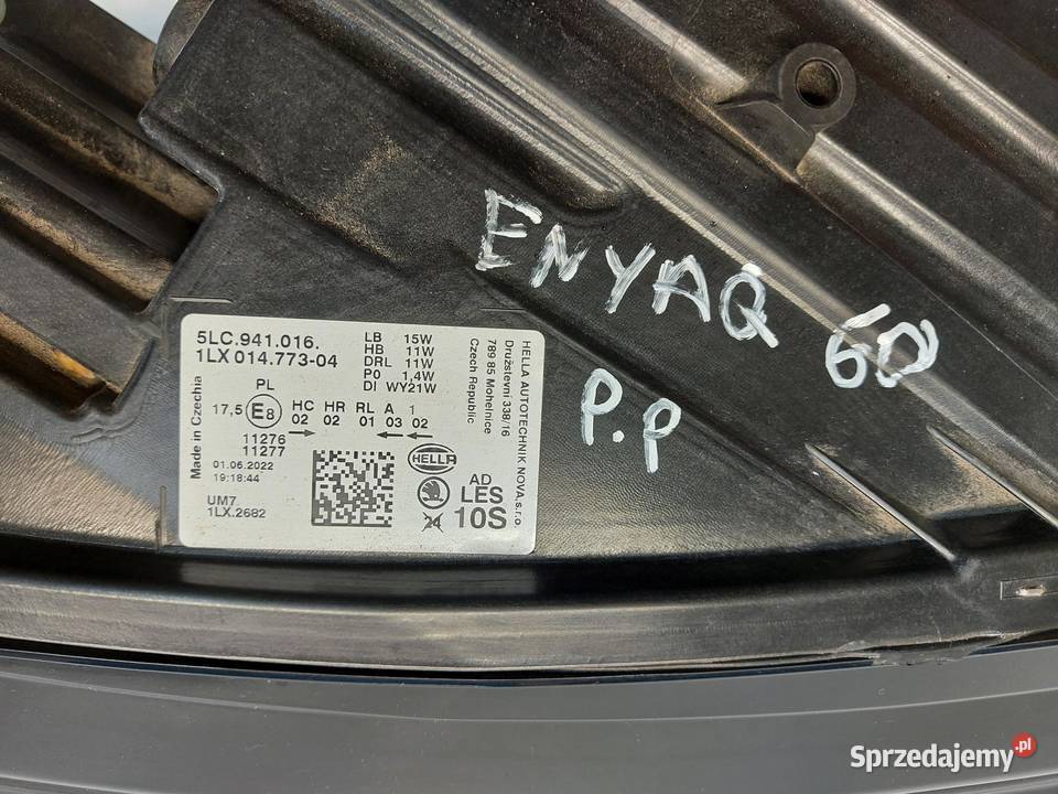 Skoda Enyaq 5LA iV60 LAMPA PRAWA PRZÓD RHD Lampy przednie