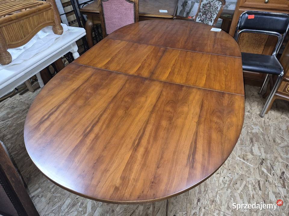 Owalny drewniany stół w stylu angielskim z Sypniewo