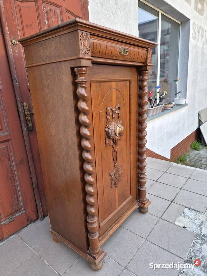 Stara dębowa bieliżniarka Szczecinek