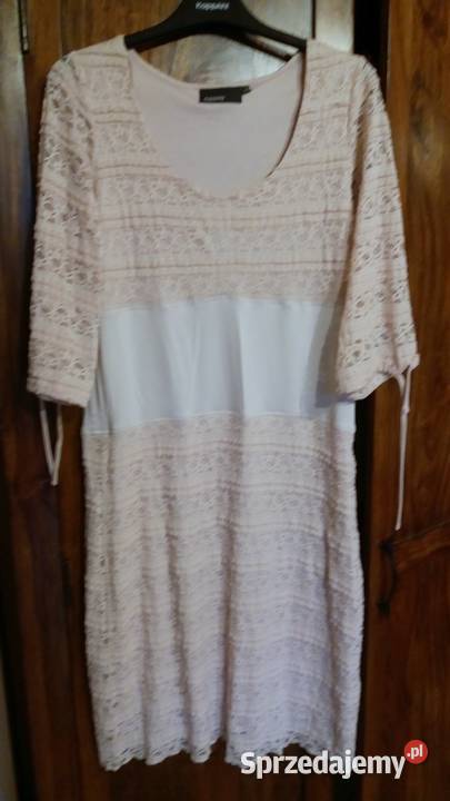 Koronkowa różowa sukienkaKappAhl Warszawa