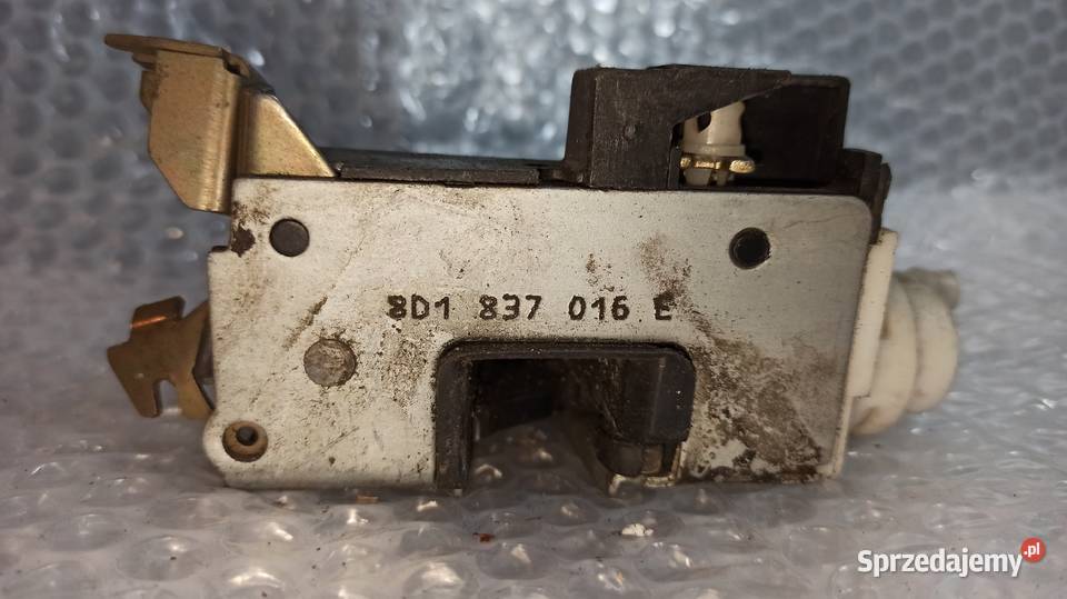 Audi A4 B5 Zamek drzwi prawy przód przedni Dębica