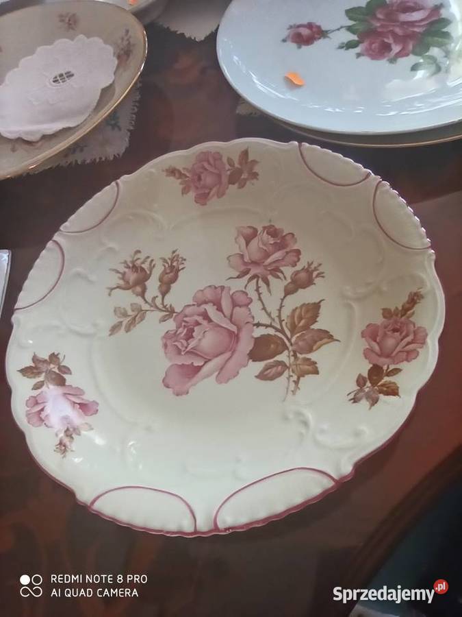 Patera z bordowymi różami Roschutzer
W kolorze Gdańsk