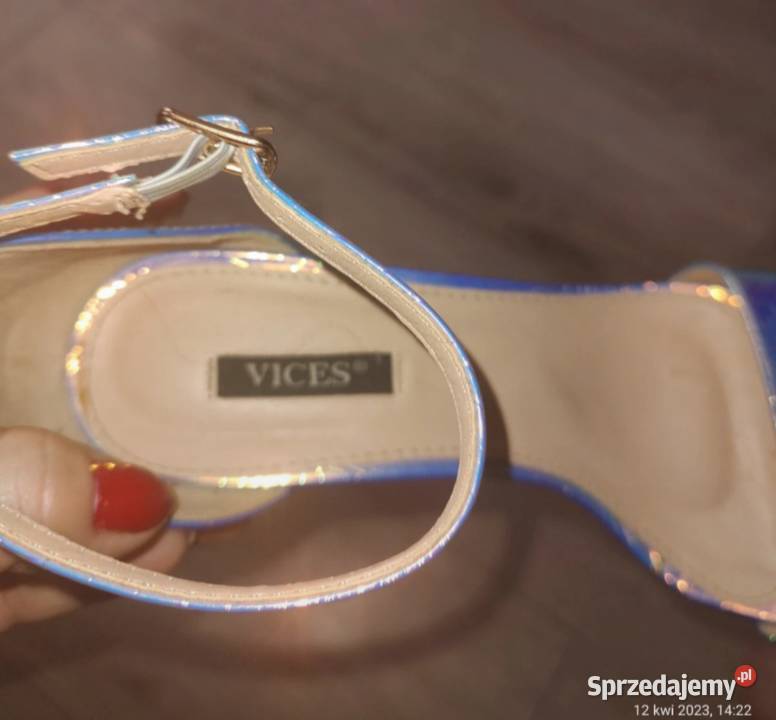 Syrenka buty do tańca i różańca Mieniące się na Katowice