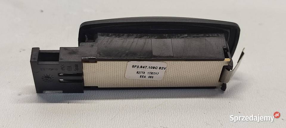 VW TIGUAN II LAMPKA KABINY WNĘTRZA 5F0947109C Oświetlenie kabiny