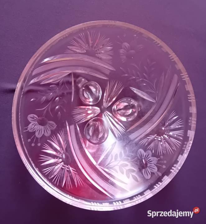 Kryształowa miska na trzech ślimaczych nóżkach