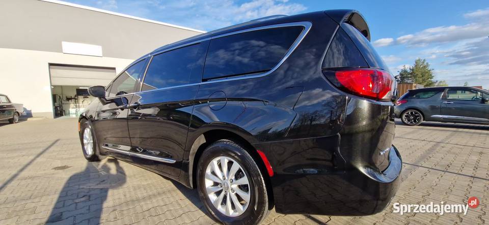 Chrysler Pacifica 2017 7 os dach monitory 130 Kałuszyn
