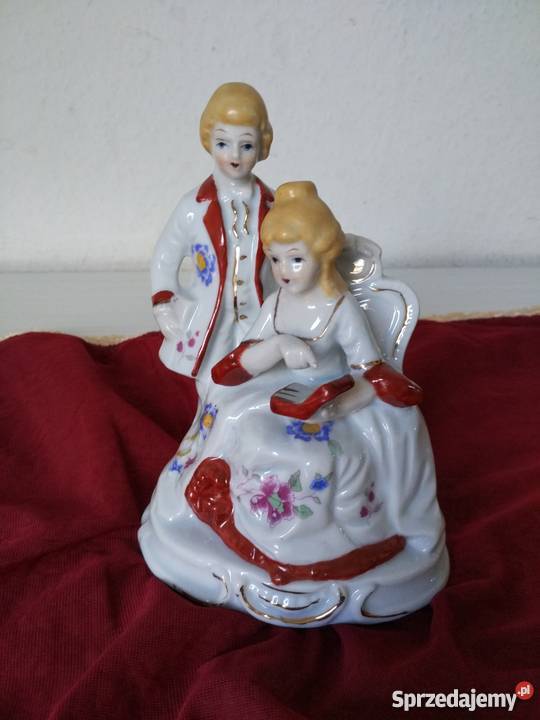 Figurka z porcelany Zakochani z ksiazką Ropa