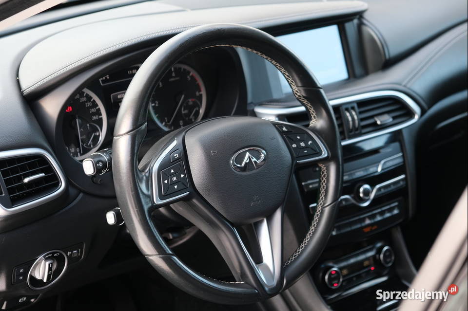 Infiniti Q30 nawigacja climatronic bluetooth