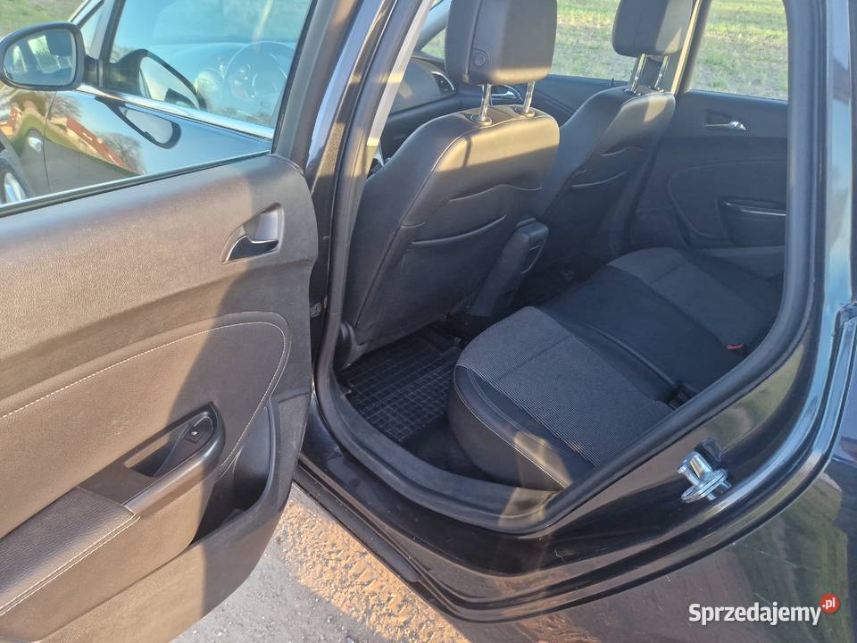 Opel ASTRA 14 Turbo 140 2012r Kombi nieuszkodzony