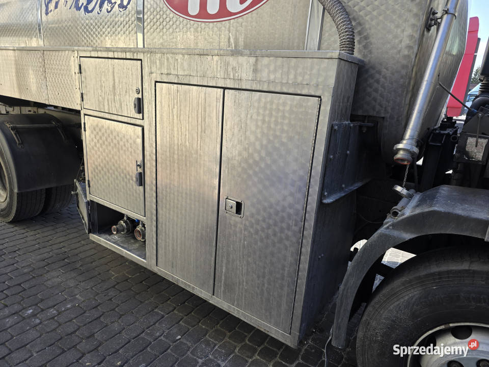 Samochód do przewozu mleka wody VOLVO FL 220 12 Napęd tylna oś Dzbądzek