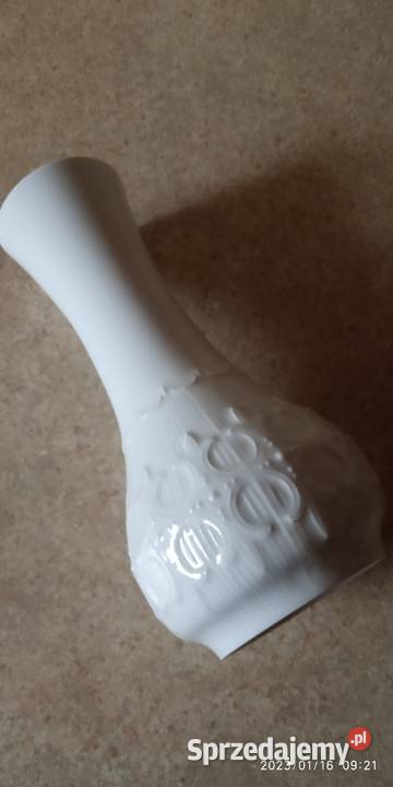 wazonik z białej porcelany małopolskie