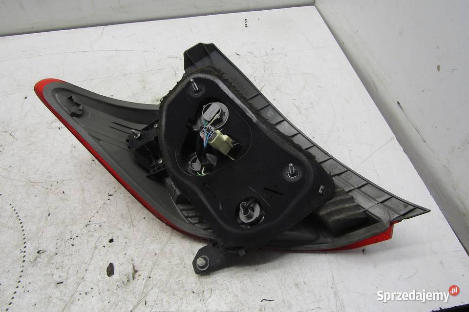 LAMPA TYLNA PRAWY TYŁ TOYOTA YARIS III 00025252