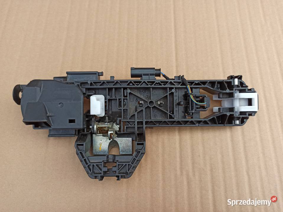 MERCEDES W204 W176 W212 STELAŻ KLAMKI LEWY PRZÓD osobowe Trzciel
