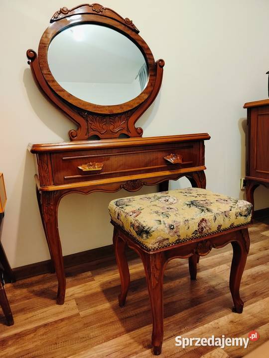 Toaletka Ludwikowska z pięknym pufem Toaletki Tczew