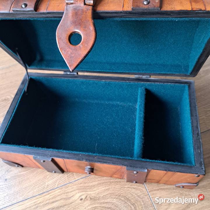 Stylowa Skrzynia Dekoracyjna w Stylu Vintage Domaszczyn