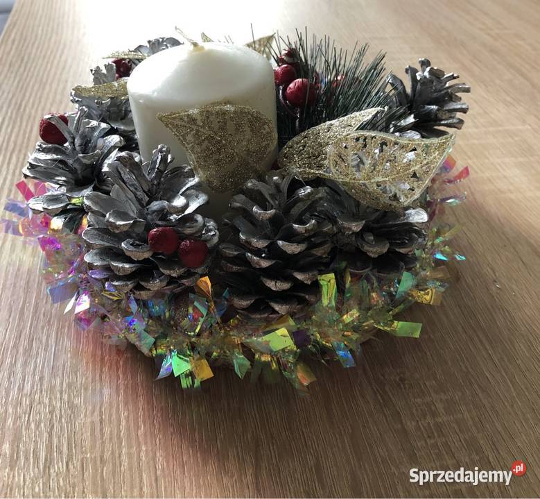 Stroik świąteczny na stół z Mikołajem Wyposażenie wnętrz