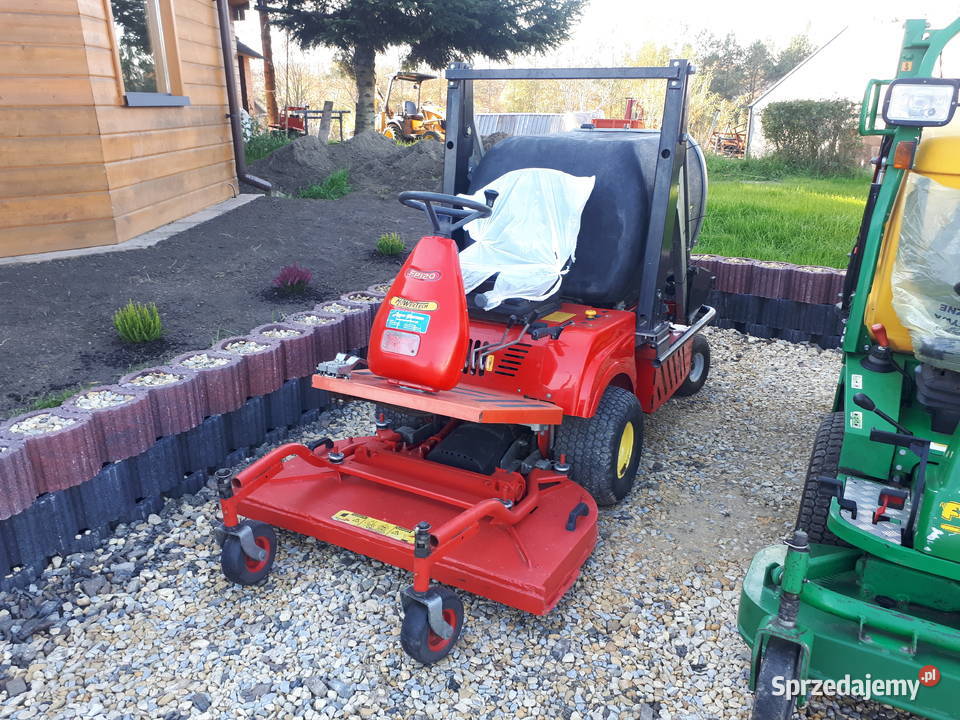 Samojezdna kosiarka zbierająca z wysokim wysypem małopolskie Głogoczów