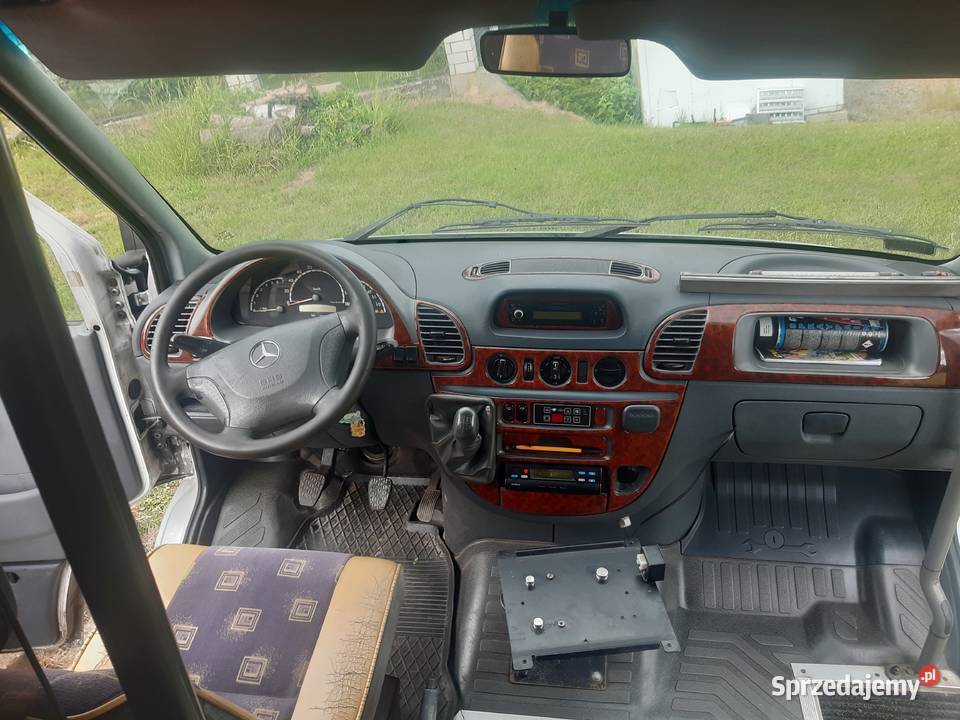 Sprzedam busa sprinter413 kw22 2005r nieuszkodzony Krzeczów