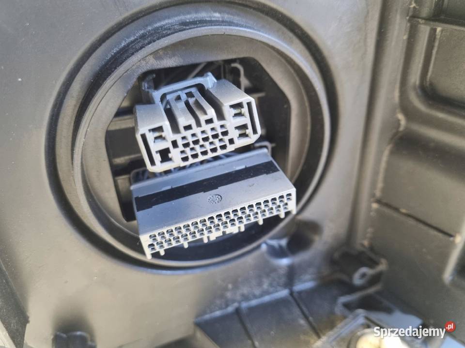 LAMPA PRAWA Volvo V90 S90 II prawy przód Chełm