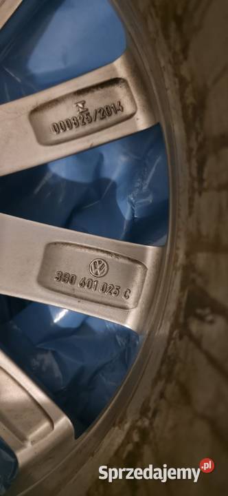 VW felgi 17 z oponami całorocznymi Continental Radom sprzedam