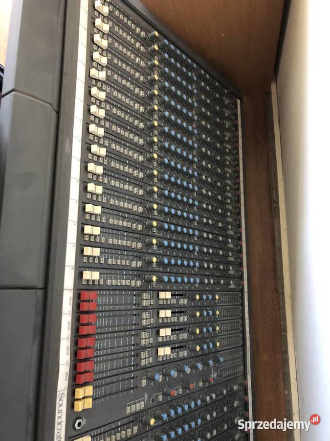 Mikser koncertowy Soundcraft Avenue case 28 Iława