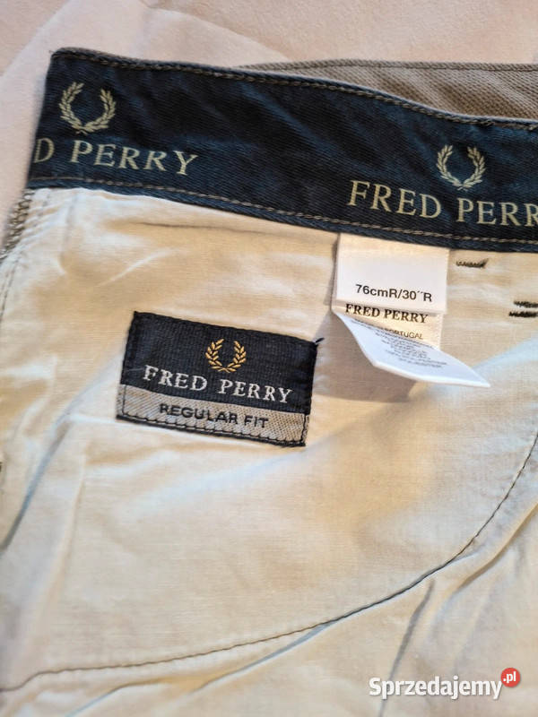 Szare chinosy Fred Perry regular fit eleganckie