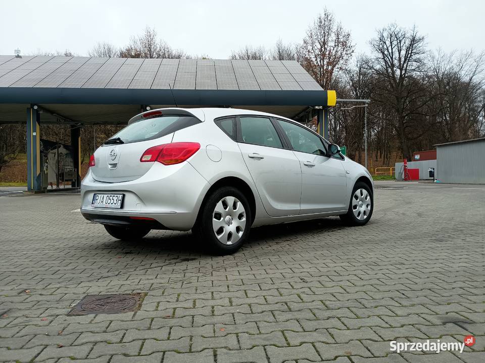 Opel Astra j 2015r benzyna