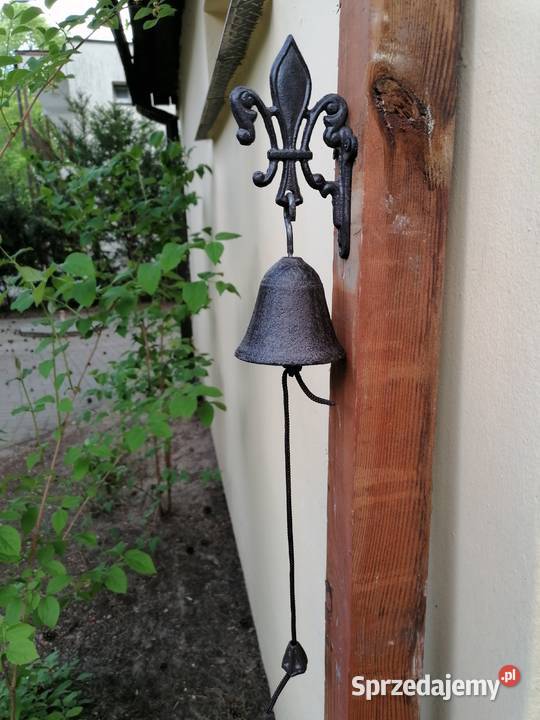 Stylową żeliwny wiszący dzwonek z lilijką Pozostałe Wolsztyn