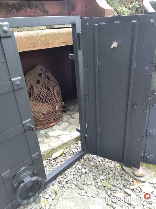 Drzwiczki do wędzarni ogrodowejwędzarnia i Ogród Góra