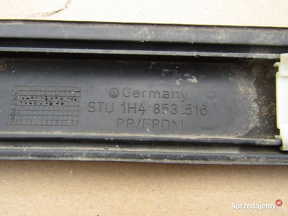 LISTWA DRZWI PRAWYCH VW GOLF III 1H4853516 łódzkie Mysłaków sprzedam