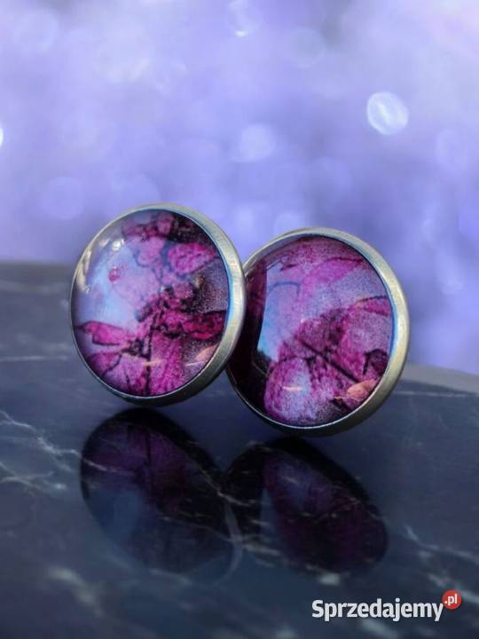 Kolczyki w sztyfcie z kwiatowym motywem