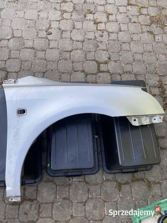 Błotnik przedni prawy Toyota Avensis T25 Srebrny benzyna Kamocin sprzedam