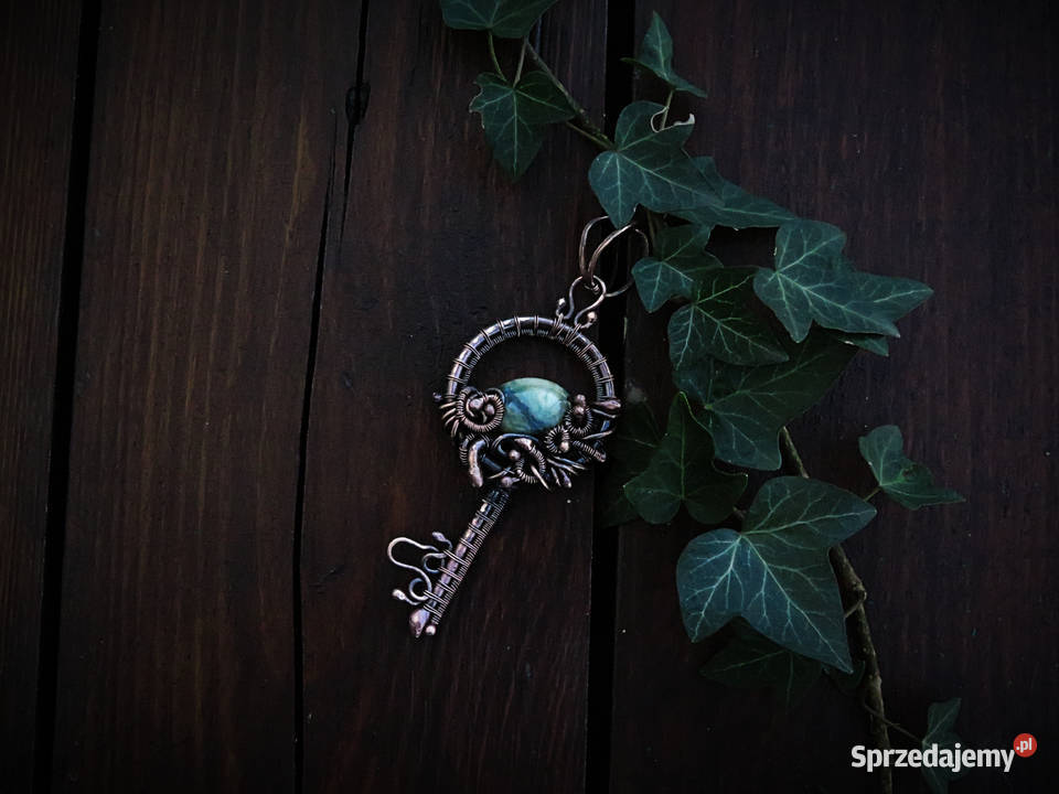 Wisiorek klucz miedź rękodzieło kamienie Kraków