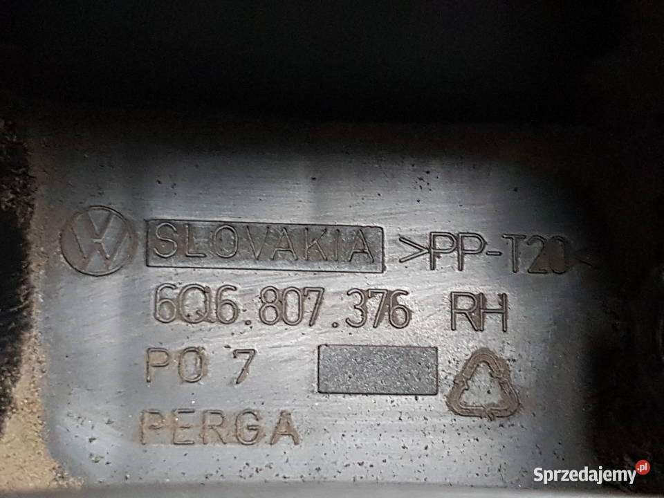VW POLO 9N 2005 SLIZG LAMPY WSPORNIK TYL PRAWY Turek