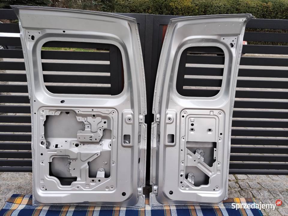 Drzwi tylne skrzydełkowe Nissan NV200 kolor Poznań