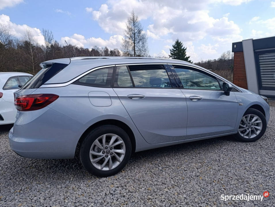 Opel Astra Astra Sports Tourer Bezwypadkowa mały VAT marża sprzedam