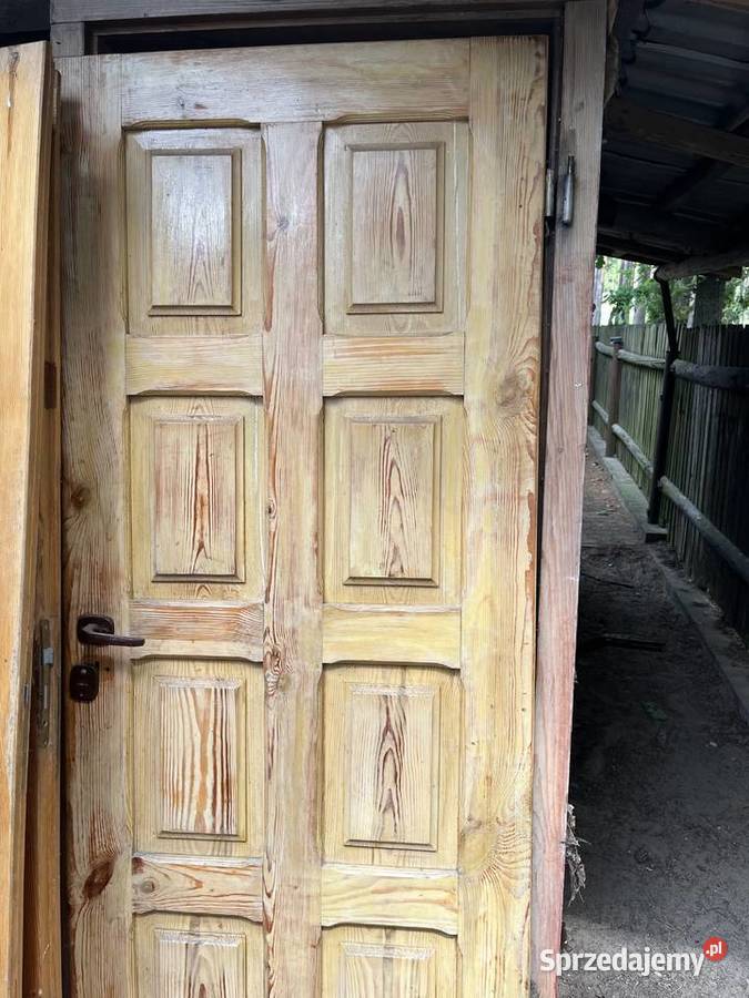 Drzwi drewniane z futrynami