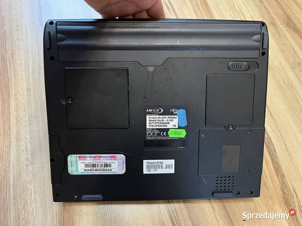 Stary laptop Fujitsu Siemens Amilo M6100 Brzana