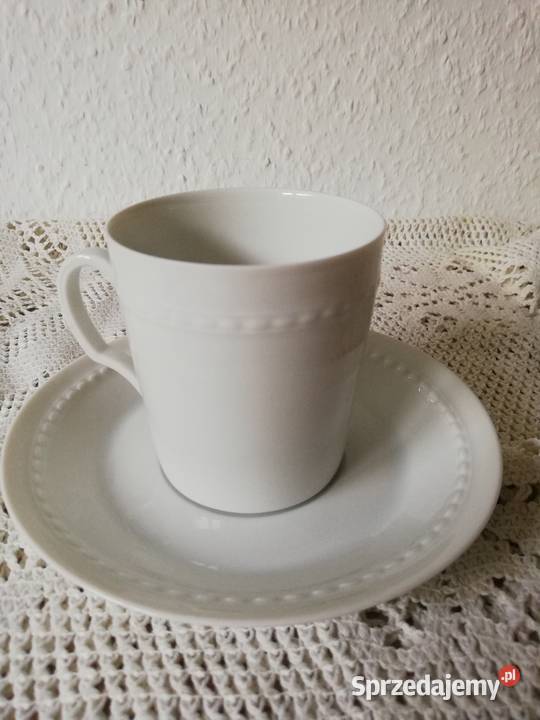 Biała filiżanka z podstawką sygnowana Ropa